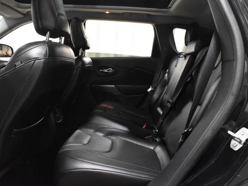 Used 2020 Jeep Cherokee Limited AWD/4WD image 4