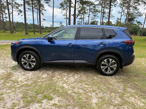 Used 2023 Nissan Rogue SV FWD image 2