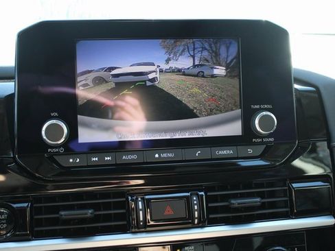 New 2025 Nissan Pathfinder SV image 13