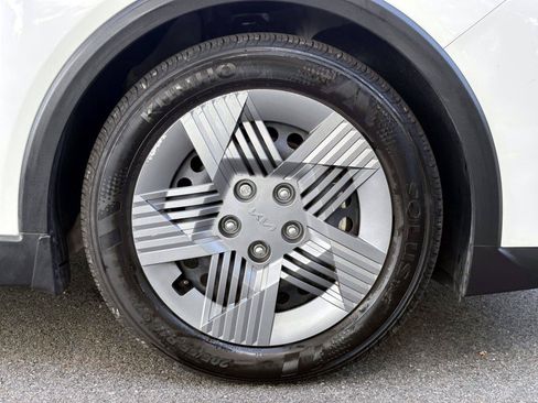 Certified 2025 Kia K4 FWD image 31