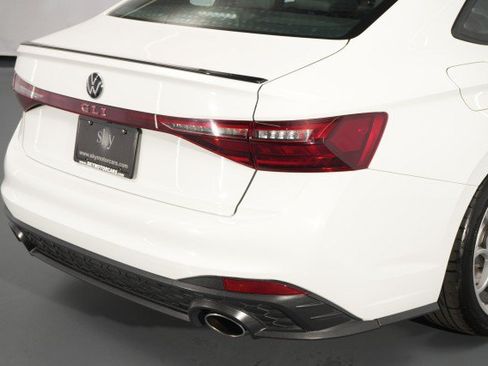 Used 2025 Volkswagen Jetta GLI Autobahn FWD image 11