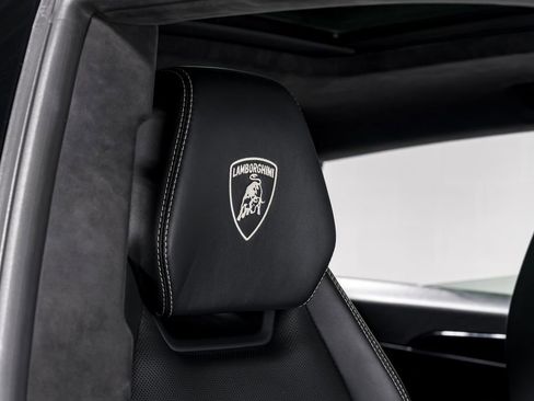 Used 2021 Lamborghini Urus image 43