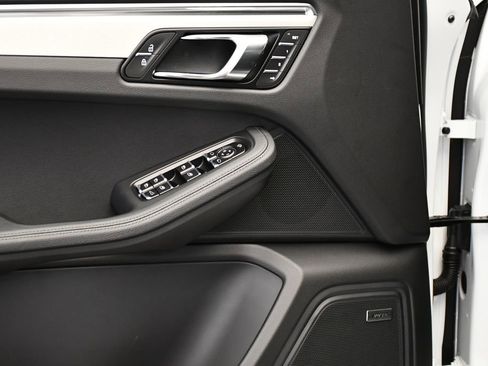 Certified 2026 Porsche Macan AWD/4WD image 36