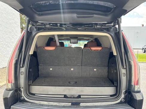 Used 2017 Cadillac Escalade Luxury AWD/4WD image 7