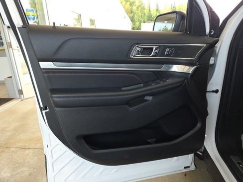 Used 2018 Ford Explorer Sport AWD/4WD image 45