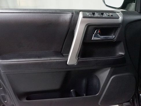 Certified 2017 Toyota 4Runner SR5 AWD/4WD image 29