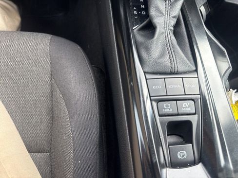 Used 2025 Toyota Camry LE image 18