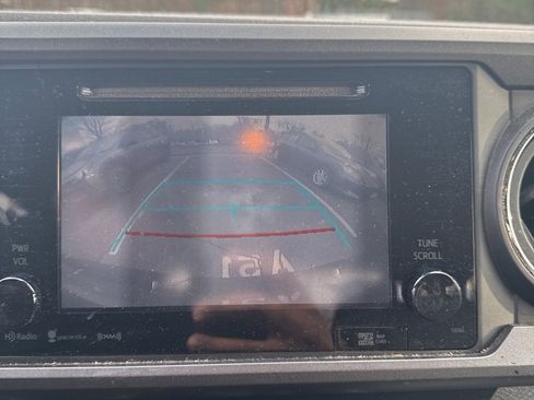 Used 2019 Toyota Tacoma SR image 18