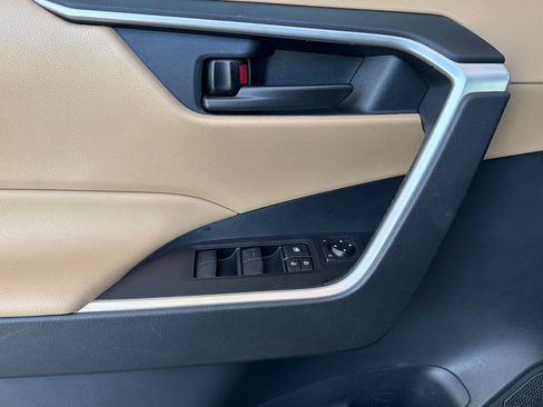 Certified 2021 Toyota RAV4 LE AWD/4WD image 13