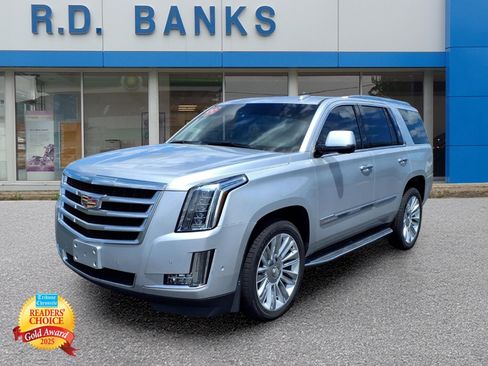 Certified 2019 Cadillac Escalade Luxury AWD/4WD image 1