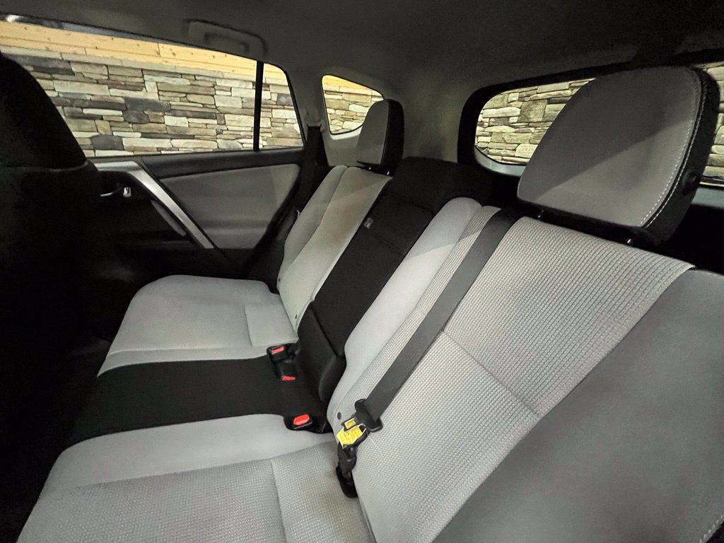 Used 2017 Toyota RAV4 XLE AWD/4WD image 31