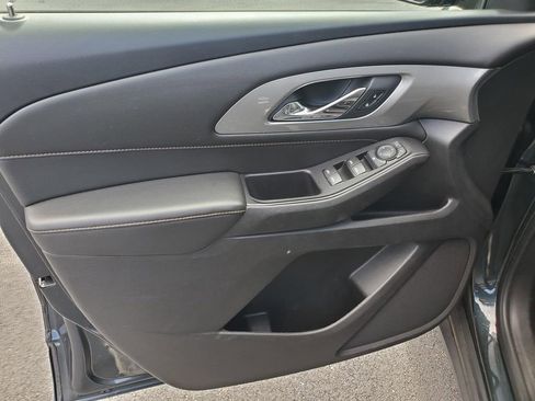 Used 2018 Chevrolet Traverse LT image 16