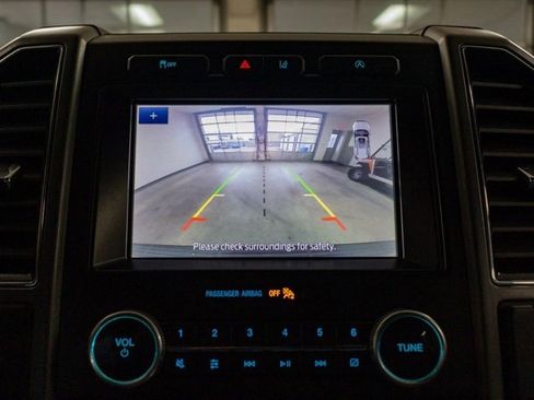 Used 2021 Ford Expedition XLT image 16