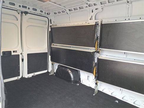 Used 2025 RAM ProMaster 2500 w/ Convenience Group image 12