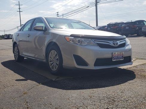 Used 2014 Toyota Camry LE FWD image 7