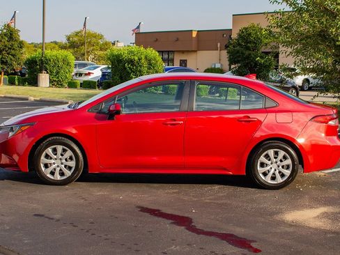 Used 2021 Toyota Corolla LE FWD image 5
