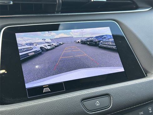 Used 2022 Cadillac XT4 Luxury w/ Cold Weather Package image 22