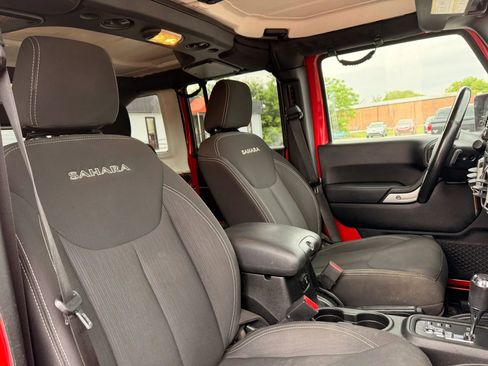Used 2018 Jeep Wrangler Unlimited Sahara AWD/4WD image 26