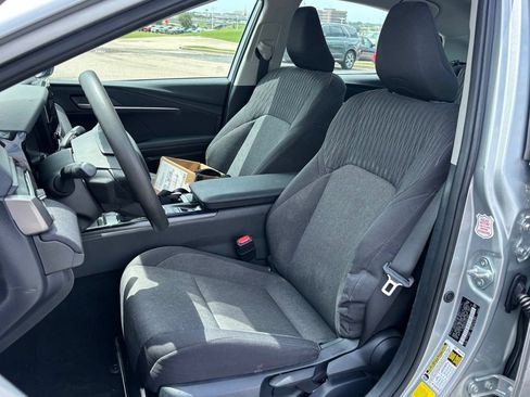 Used 2025 Toyota Camry LE FWD image 6