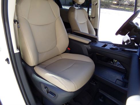 Used 2024 Toyota Sienna XLE image 28