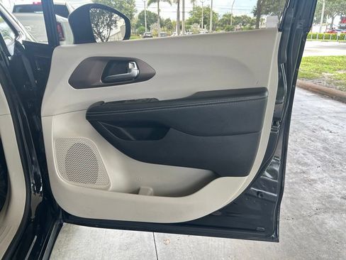 Used 2021 Chrysler Voyager Lxi FWD image 24