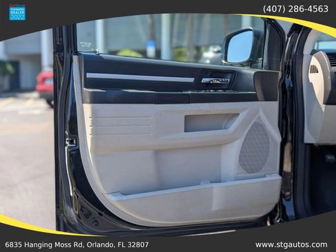 Used 2009 Dodge Grand Caravan SXT image 9