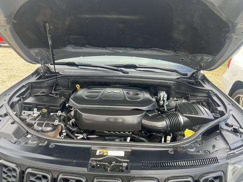 Used 2019 Jeep Grand Cherokee Laredo image 12