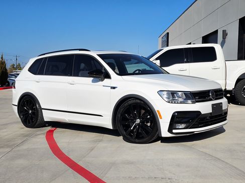 Used 2020 Volkswagen Tiguan SE R-Line image 2
