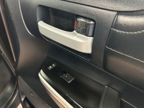 Used 2014 Toyota Tundra Limited image 12