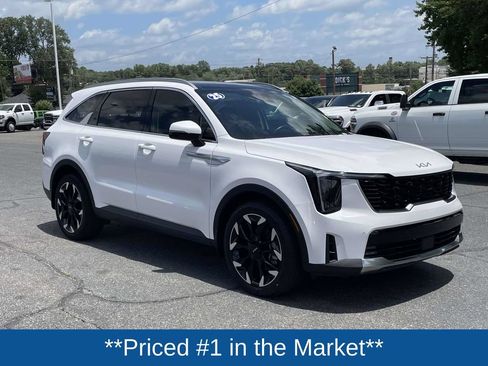 Used 2025 Kia Sorento EX w/ Panoramic Sunroof Package FWD image 2
