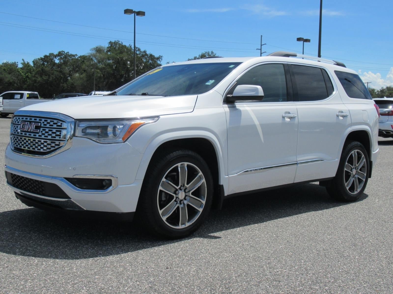 Used 2019 GMC Acadia Denali w/ Technology Package FWD image 3