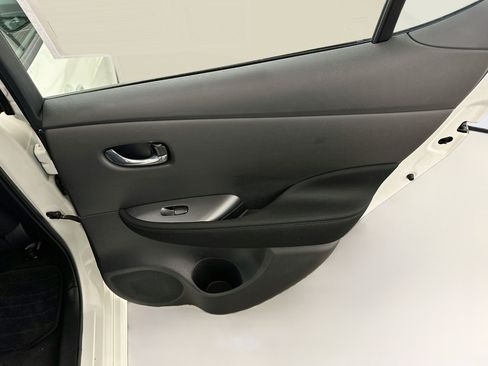 Used 2025 Nissan Leaf S FWD image 30