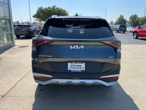 Used 2024 Kia Sportage EX AWD/4WD image 6