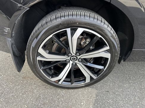 Certified 2024 Volvo XC60 T8 Ultimate w/ Protection Package Premier image 9