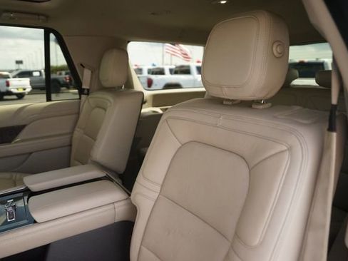 Used 2020 Lincoln Navigator L Reserve w/ Equipment Group 208A Reserve AWD/4WD image 14
