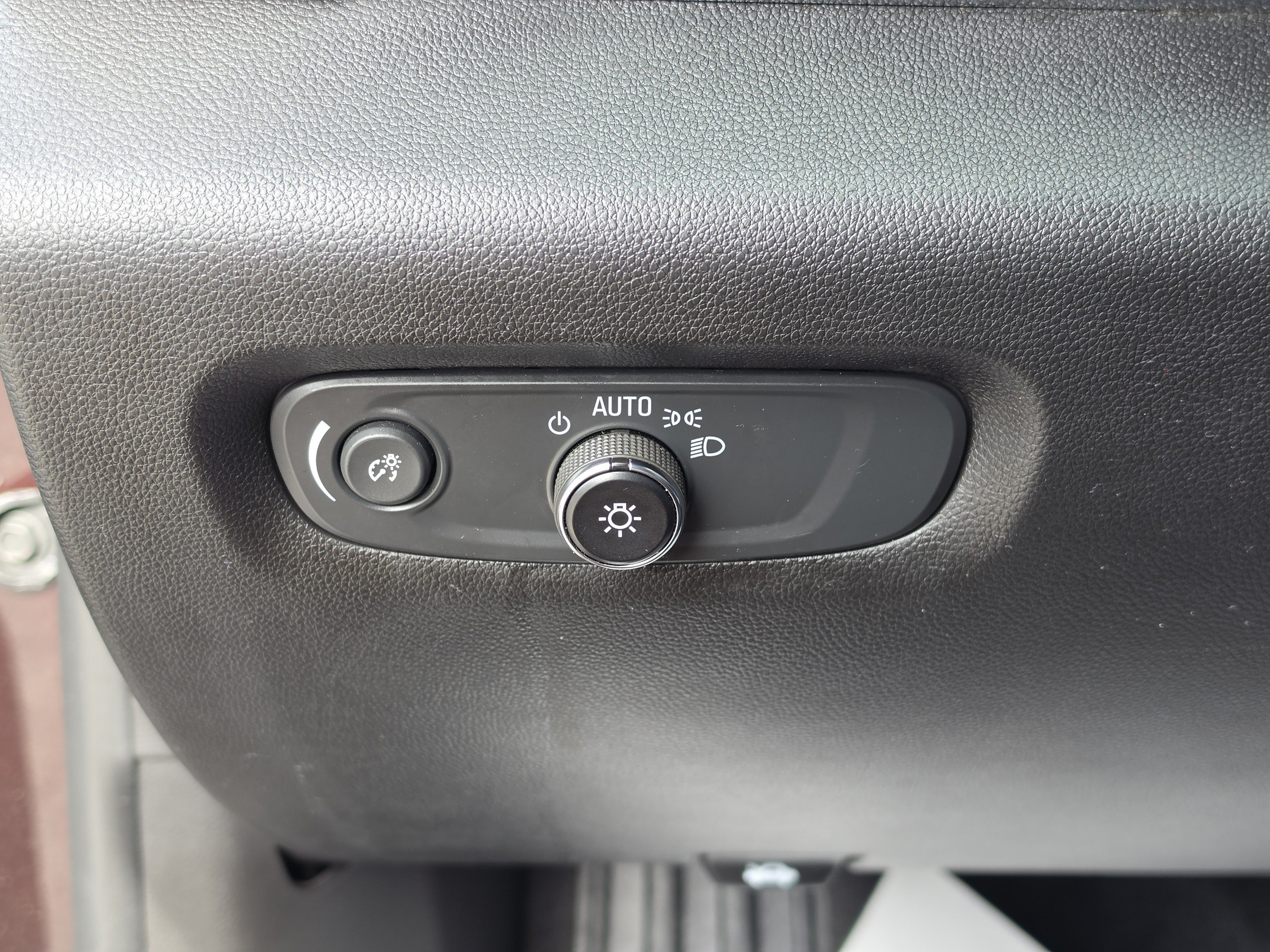 Used 2022 Chevrolet Traverse LT FWD image 33