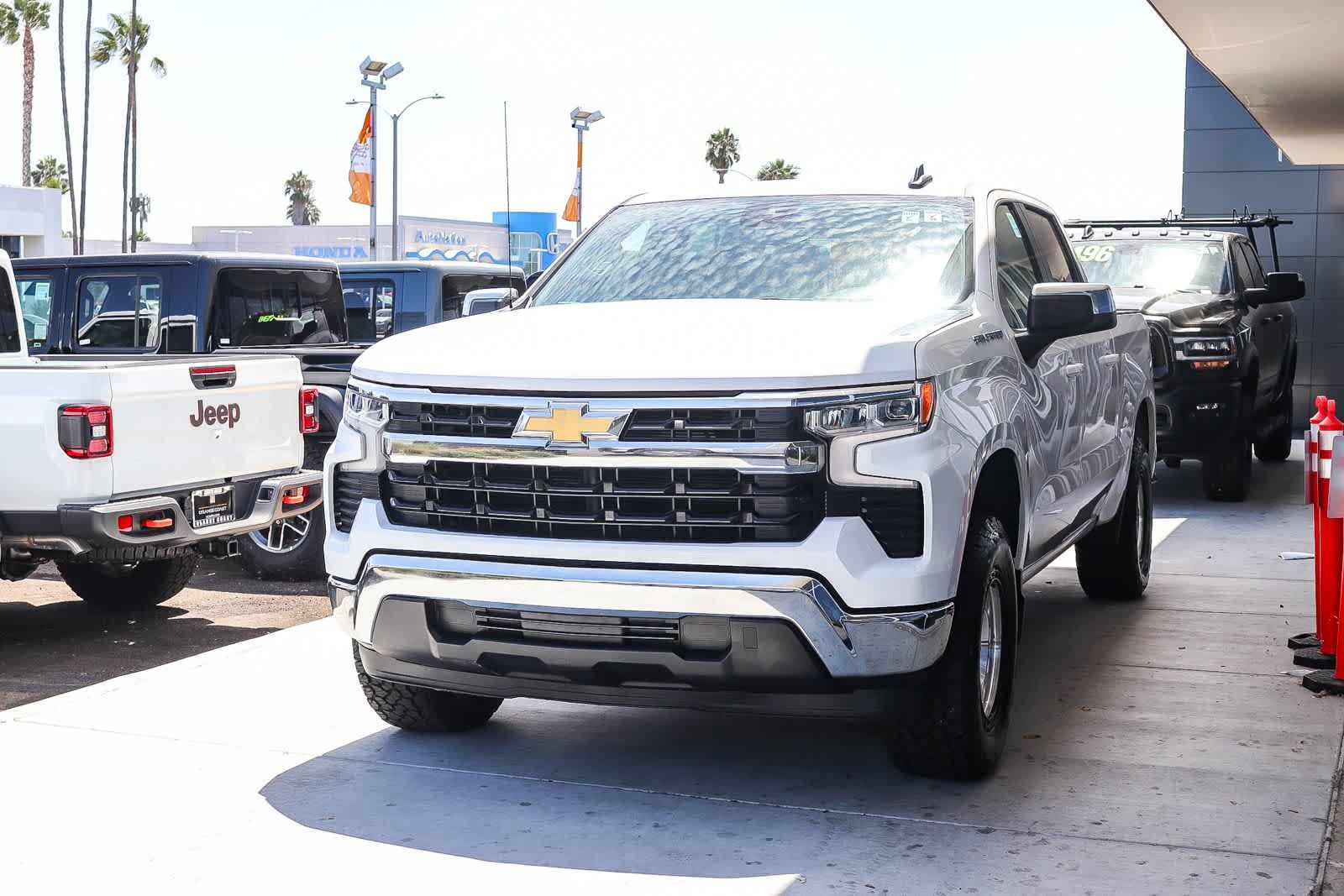 Used 2025 Chevrolet Silverado 1500 LT RWD image 1