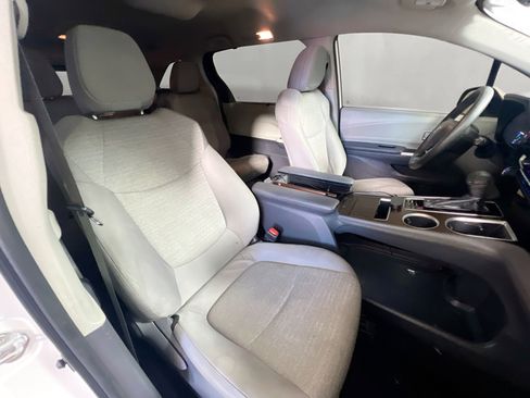 Used 2021 Toyota Sienna LE image 31