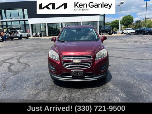 Used 2016 Chevrolet Trax LT w/ LT Sun and Sound Package AWD/4WD image 2