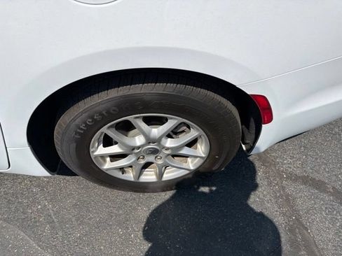 Used 2025 Chrysler Pacifica Select FWD image 24