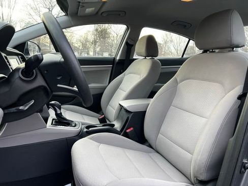 Used 2019 Hyundai Elantra SE image 14