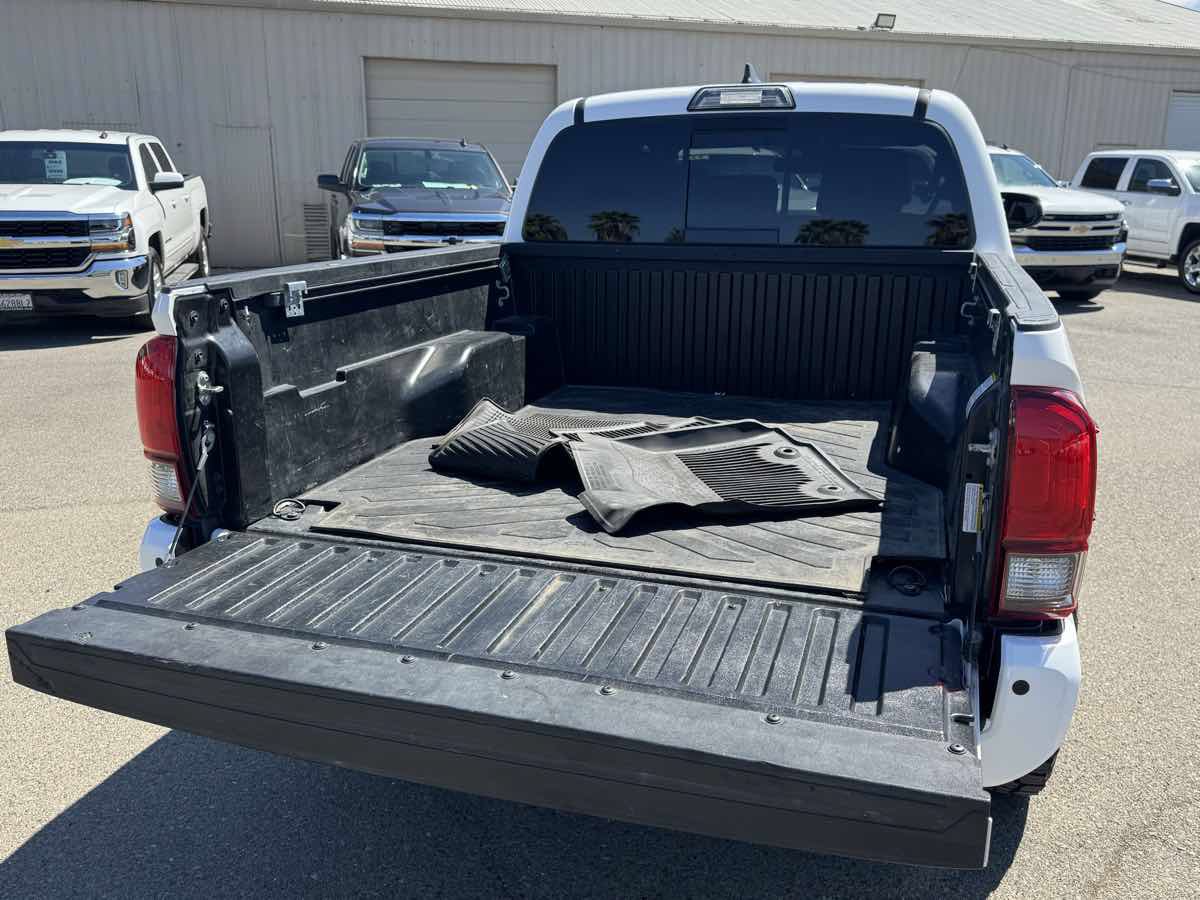 Used 2019 Toyota Tacoma TRD Off-Road w/ Technology Package AWD/4WD image 10