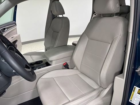 Used 2023 Volkswagen Atlas SE w/ Panoramic Sunroof Package FWD image 8