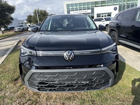 New 2026 Volkswagen Taos SE FWD image 2