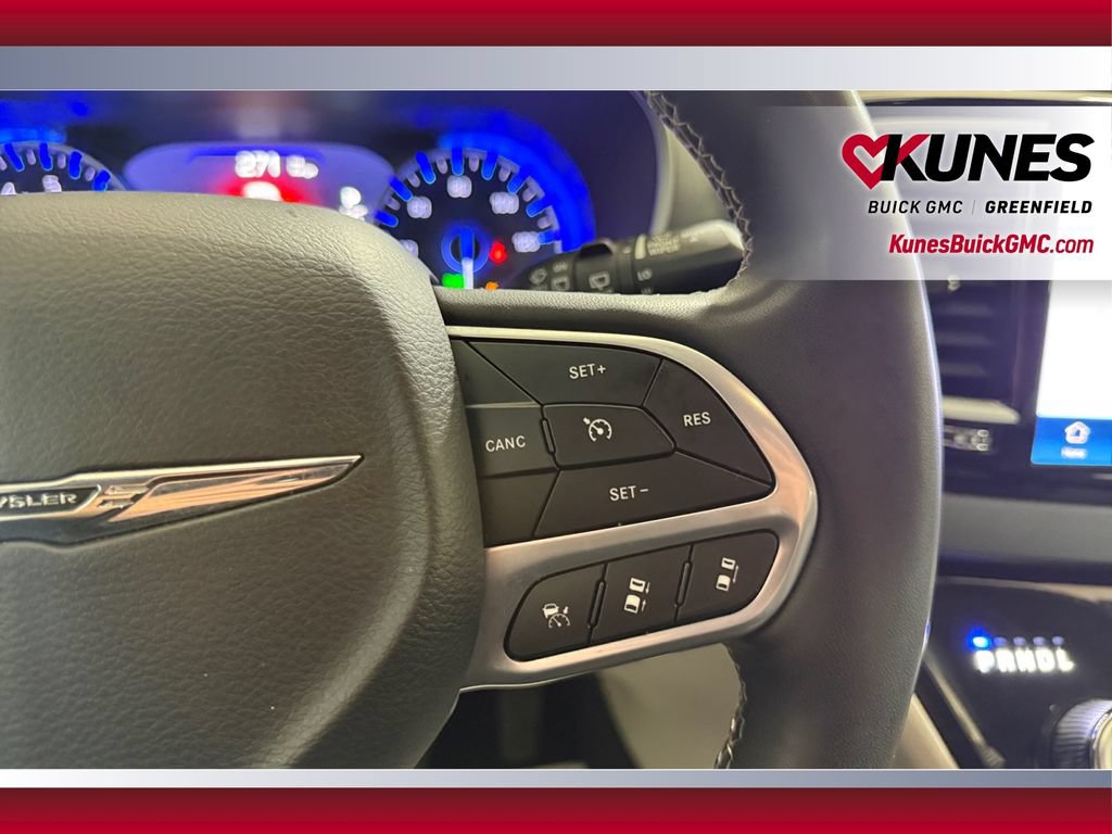 Used 2024 Chrysler Pacifica Touring-L FWD image 18
