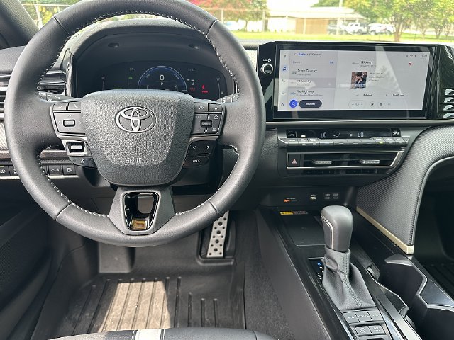 Used 2026 Toyota Camry SE w/ Multimedia Upgrade Package FWD image 15