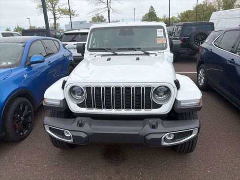 Certified 2025 Jeep Wrangler Unlimited Sahara AWD/4WD image 6