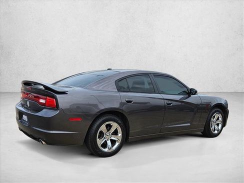 Used 2014 Dodge Charger SE w/ Sport Appearance Group RWD image 5