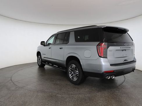 Used 2025 Chevrolet Suburban Z71 image 12