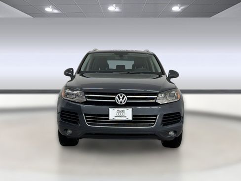 Used 2014 Volkswagen Touareg Sport AWD/4WD image 6